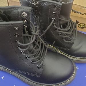 Dr. Martens air waves